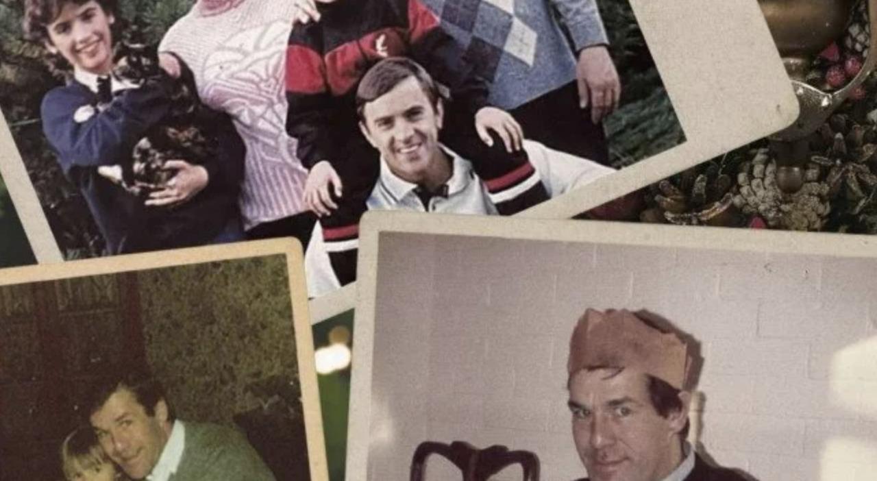 La famiglia invita un ospite a trascorrere il Natale a casa loro, vive con loro da 45 anni